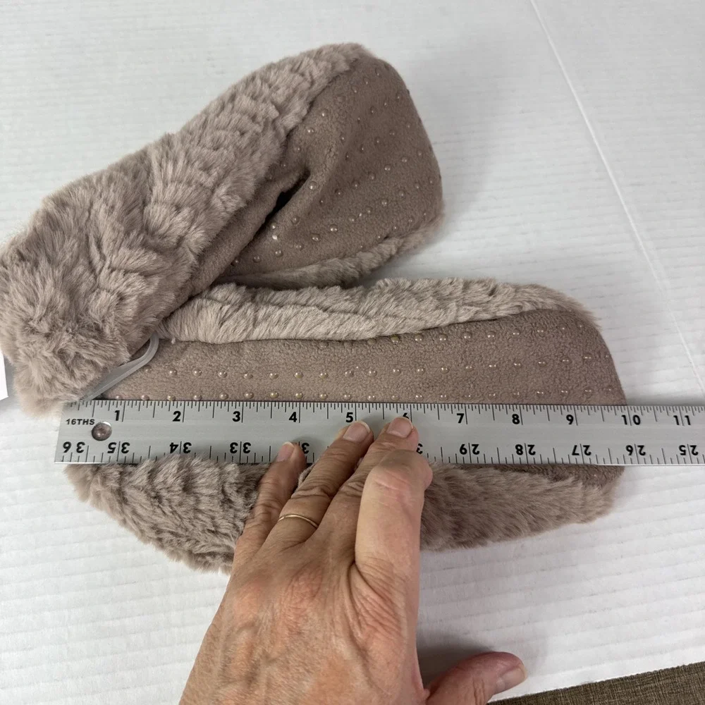 Auden Women's 0772 M/L 8-12 Faux Fur Slipper‎ Socks Taupe Gripper Bottom NWT